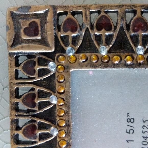 Small metal picture frame with golden stones. Glass/picture size 1 5/8" x 1 5/8" - Picture 9 of 9